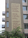 901845 Afbeelding van een gedicht, geschilderd op een van de zijgevels van het voormalige zorgcentrum De Lichtkring ...